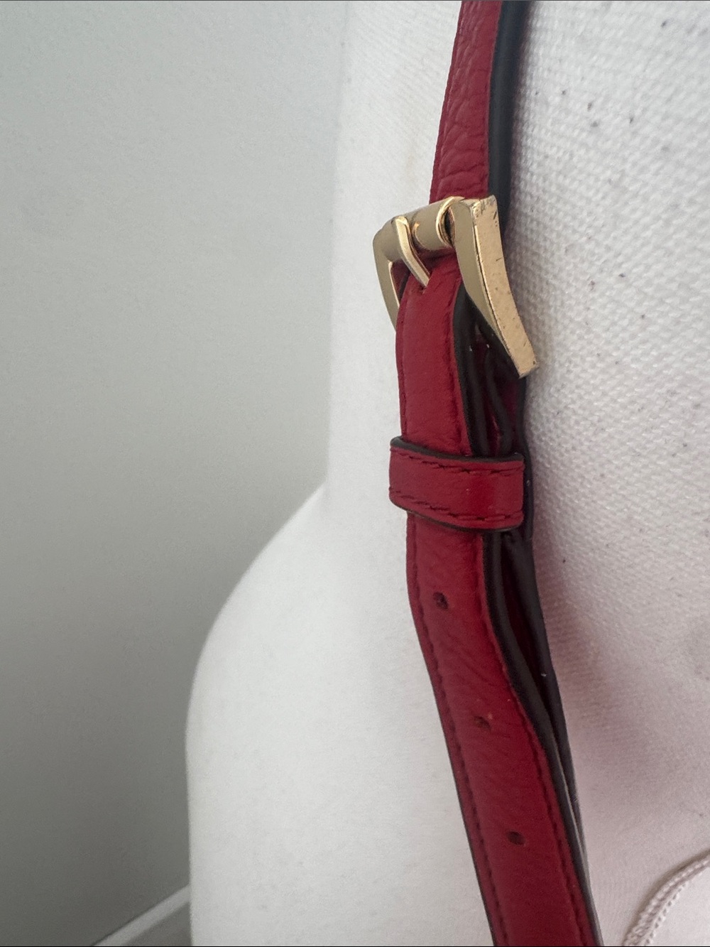 Michael Kors Red Pebbled Leather Shoulder Bag with Gold Hardware - Picture 5 of 7